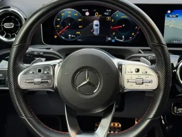 Mercedes-Benz A 180 7G-DCT AMG Line
