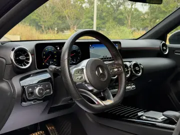 Mercedes-Benz A 180 7G-DCT AMG Line