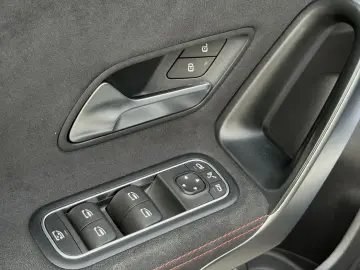 Mercedes-Benz A 180 7G-DCT AMG Line