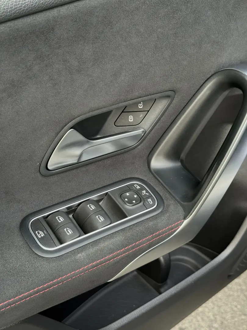 Mercedes-Benz A 180 7G-DCT AMG Line