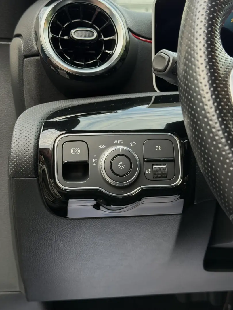 Mercedes-Benz A 180 7G-DCT AMG Line
