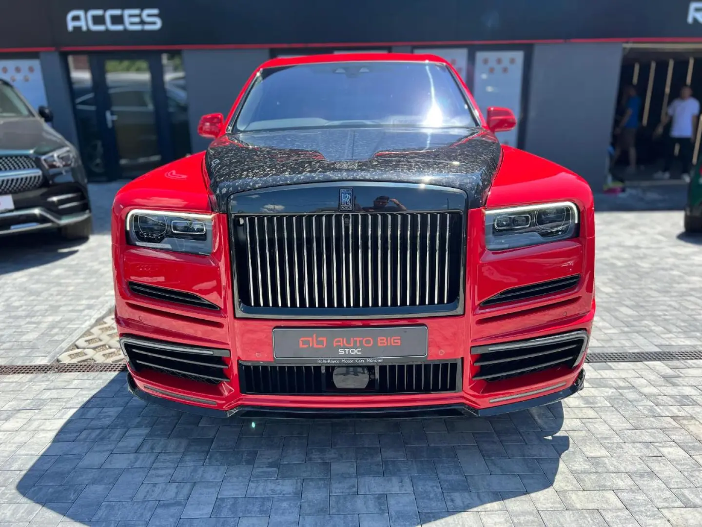 Rolls-Royce Cullinan Black Badge Mansory Red