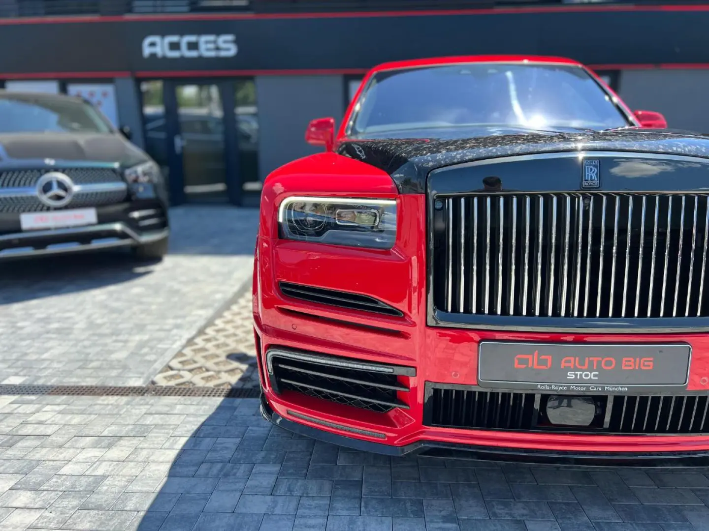 Rolls-Royce Cullinan Black Badge Mansory Red