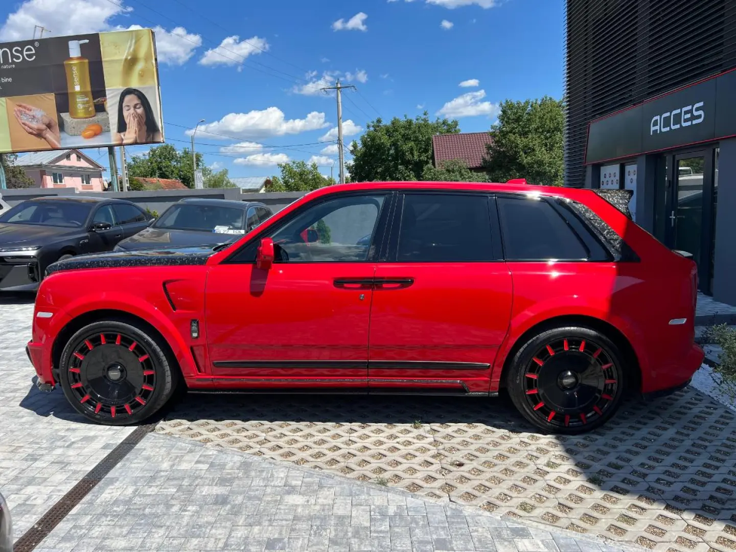 Rolls-Royce Cullinan Black Badge Mansory Red