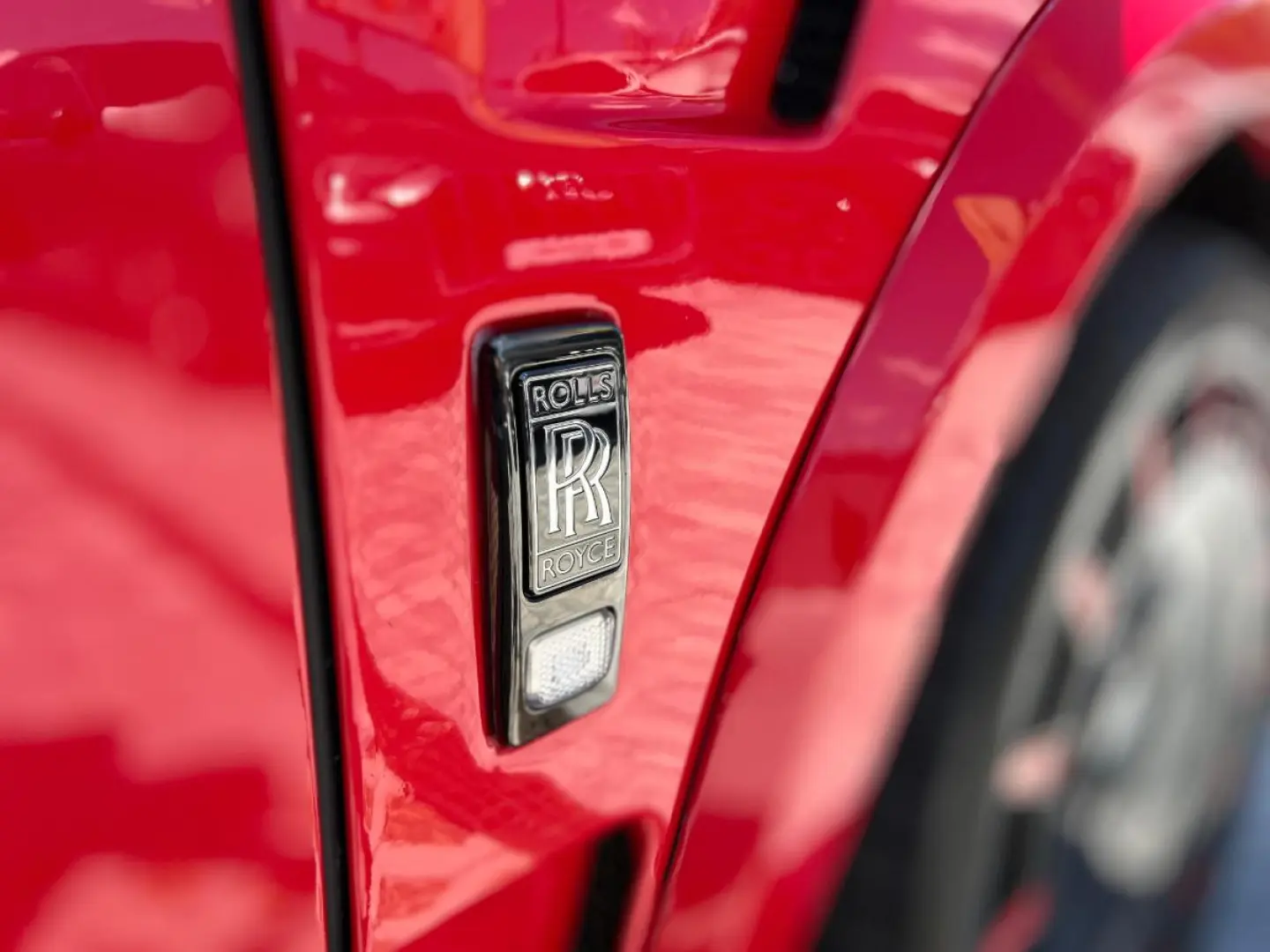 Rolls-Royce Cullinan Black Badge Mansory Red