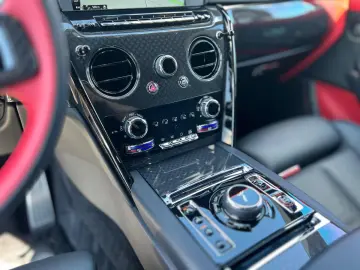 Rolls-Royce Cullinan Black Badge Mansory Red