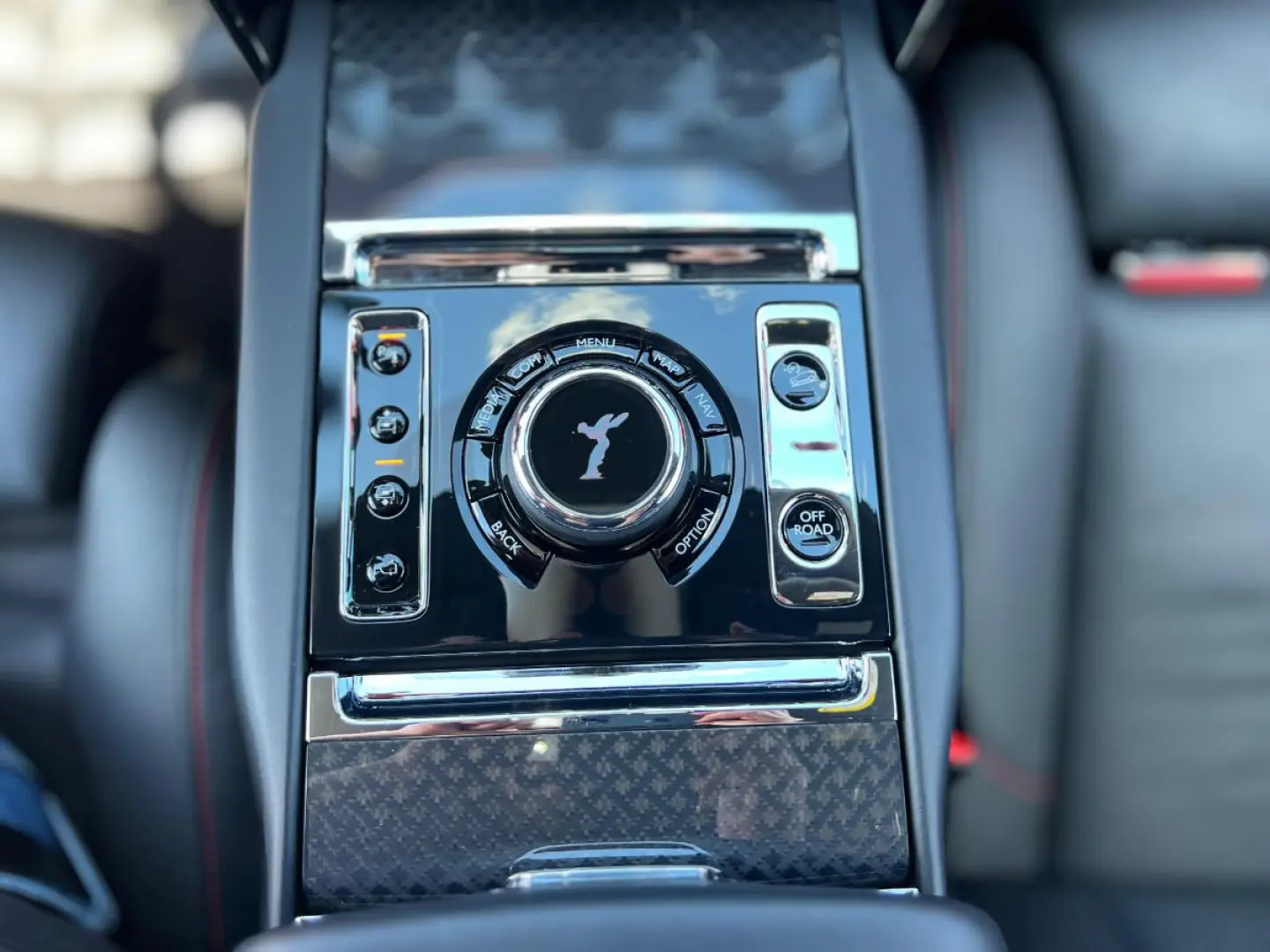 Rolls-Royce Cullinan Black Badge Mansory Red