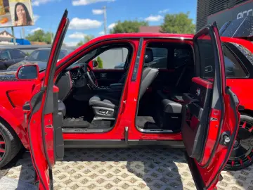Rolls-Royce Cullinan Black Badge Mansory Red
