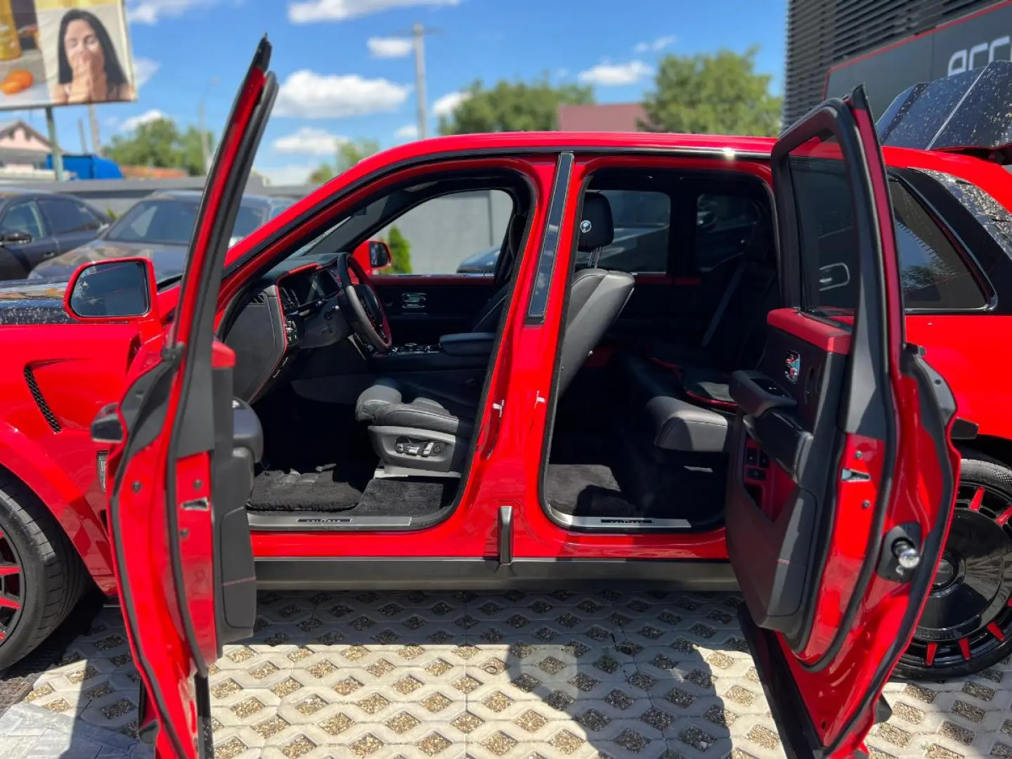 Rolls-Royce Cullinan Black Badge Mansory Red
