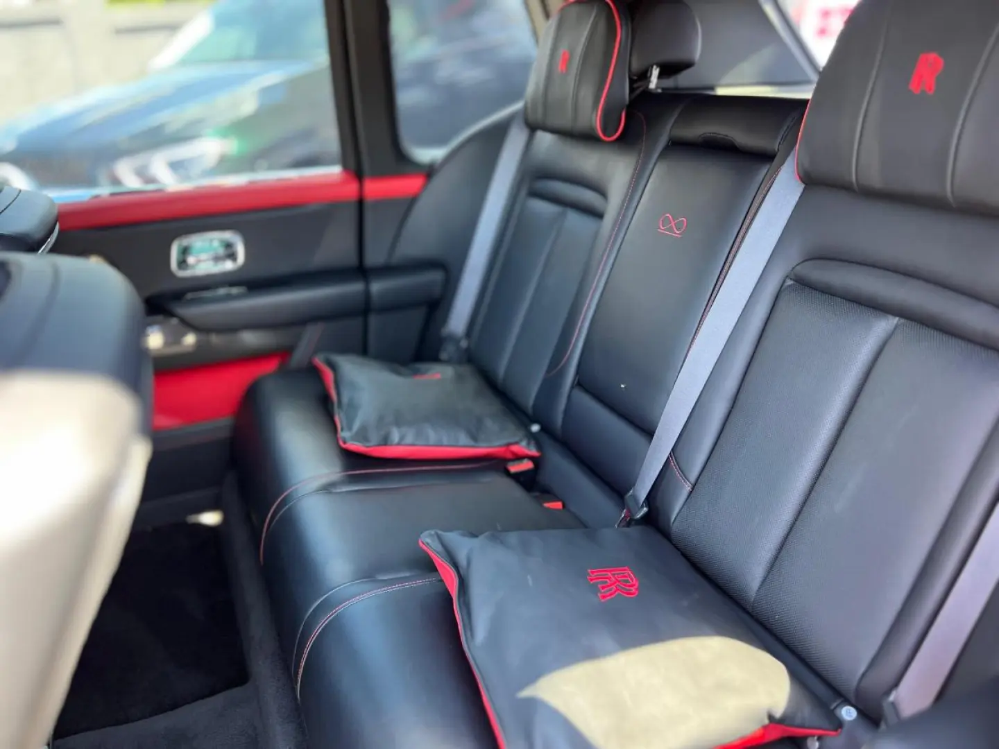 Rolls-Royce Cullinan Black Badge Mansory Red