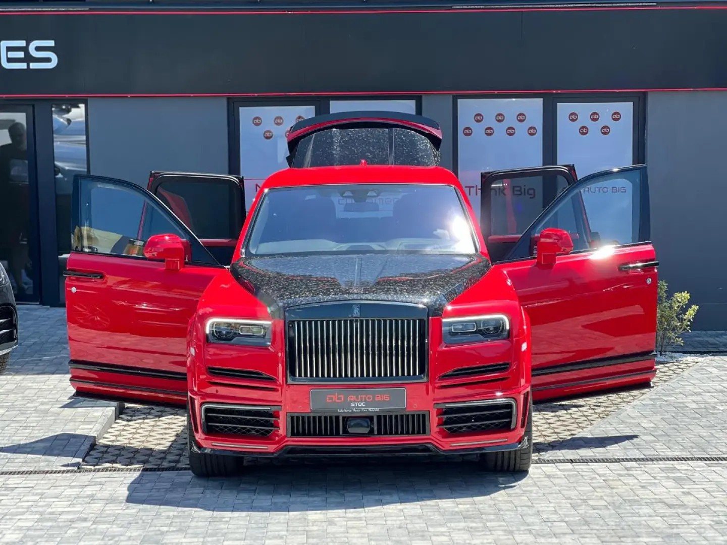 Rolls-Royce Cullinan Black Badge Mansory Red