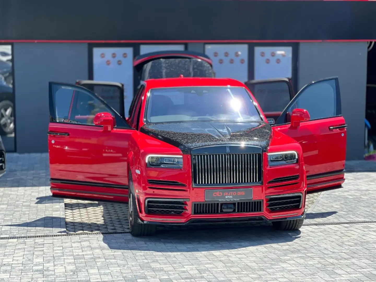 Rolls-Royce Cullinan Black Badge Mansory Red