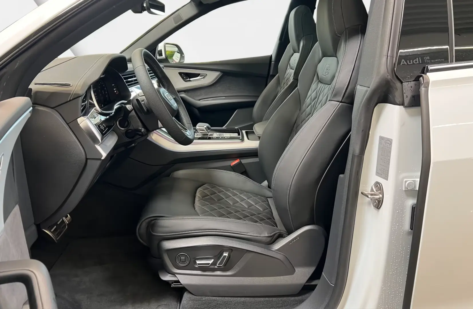 Audi Q8 50 TDI quattro S line Black B&O