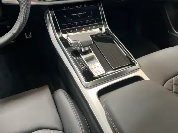 Audi Q8 50 TDI quattro S line Black B&O