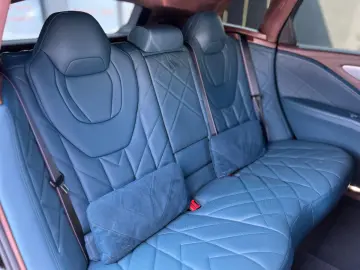 BMW XM 2023 Plug in Benzina