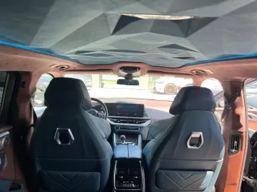 BMW XM 2023 Plug in Benzina