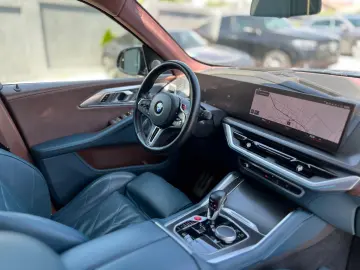 BMW XM 2023 Plug in Benzina