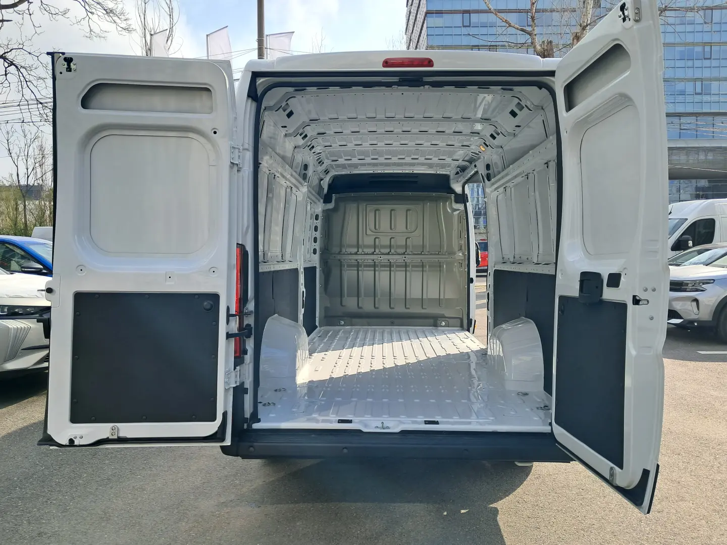 PEUGEOT BOXER Furgon L4H2 15 mc 2.2 diesel 140 CP