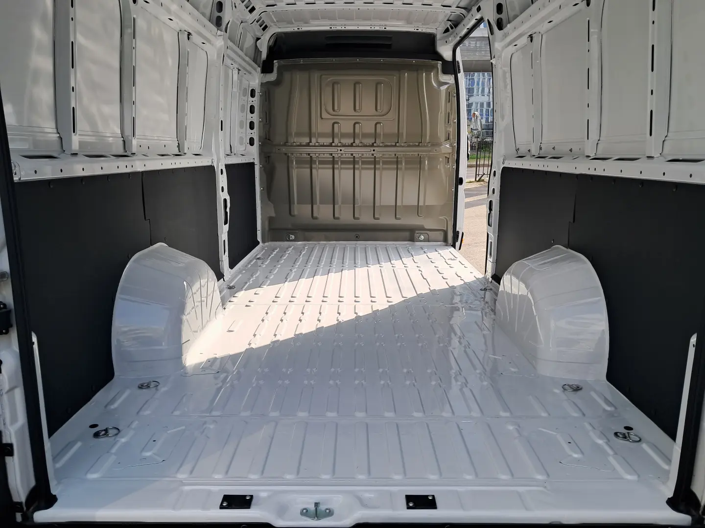 PEUGEOT BOXER Furgon L4H2 15 mc 2.2 diesel 140 CP