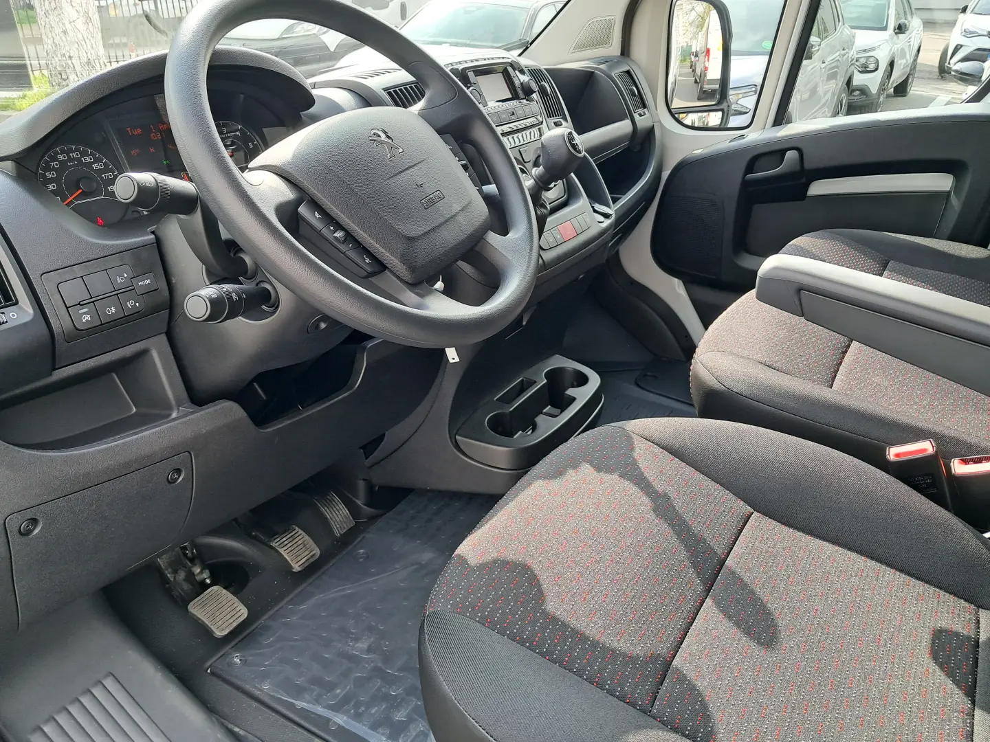 PEUGEOT BOXER Furgon L4H2 15 mc 2.2 diesel 140 CP