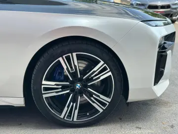 BMW 750e Plug-in Hybrid xDrive