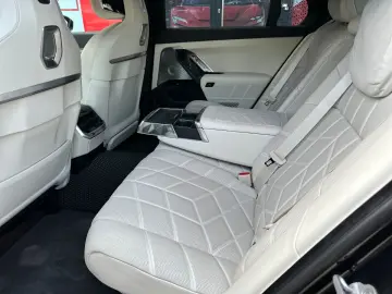BMW 750e Plug-in Hybrid xDrive