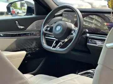 BMW 750e Plug-in Hybrid xDrive