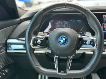 BMW 750e Plug-in Hybrid xDrive