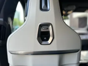 BMW 750e Plug-in Hybrid xDrive