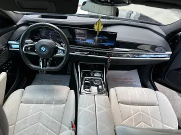 BMW 750e Plug-in Hybrid xDrive