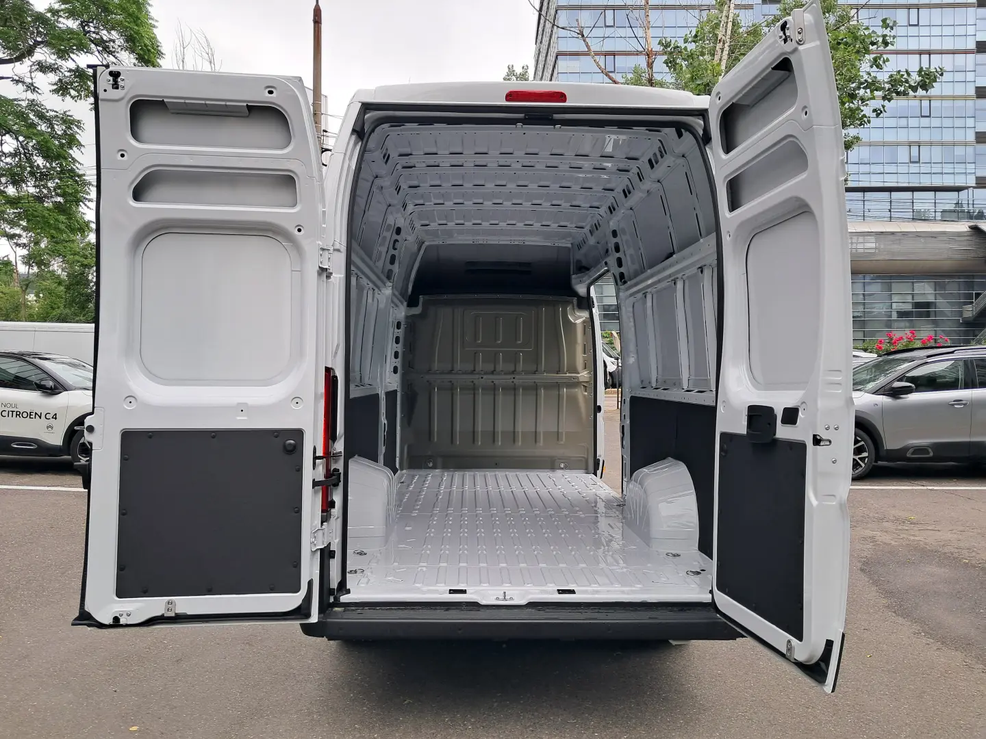 PEUGEOT BOXER Furgon L4H3 17 mc 2.2 diesel 140 CP
