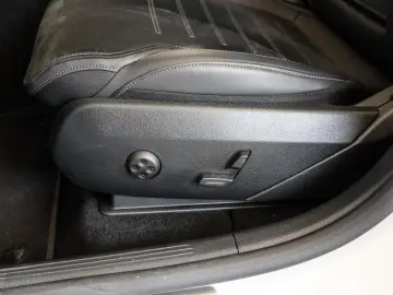 GLC 300 e 4M Coupé AMG-Sport/LED/Cam/Pano/Night