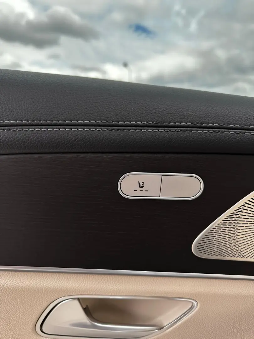 Mercedes Benz GLE 400d_Pano_Burmaister_HUD_Massage