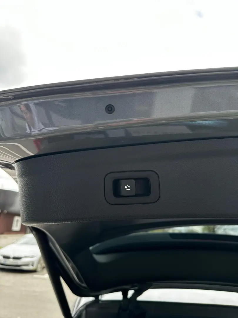 Mercedes Benz GLE 400d_Pano_Burmaister_HUD_Massage