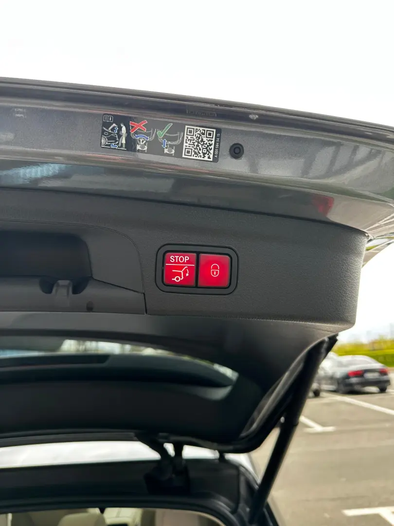Mercedes Benz GLE 400d_Pano_Burmaister_HUD_Massage
