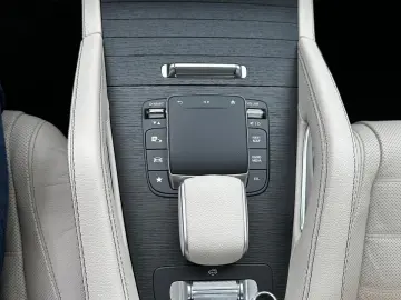 Mercedes Benz GLE 400d_Pano_Burmaister_HUD_Massage