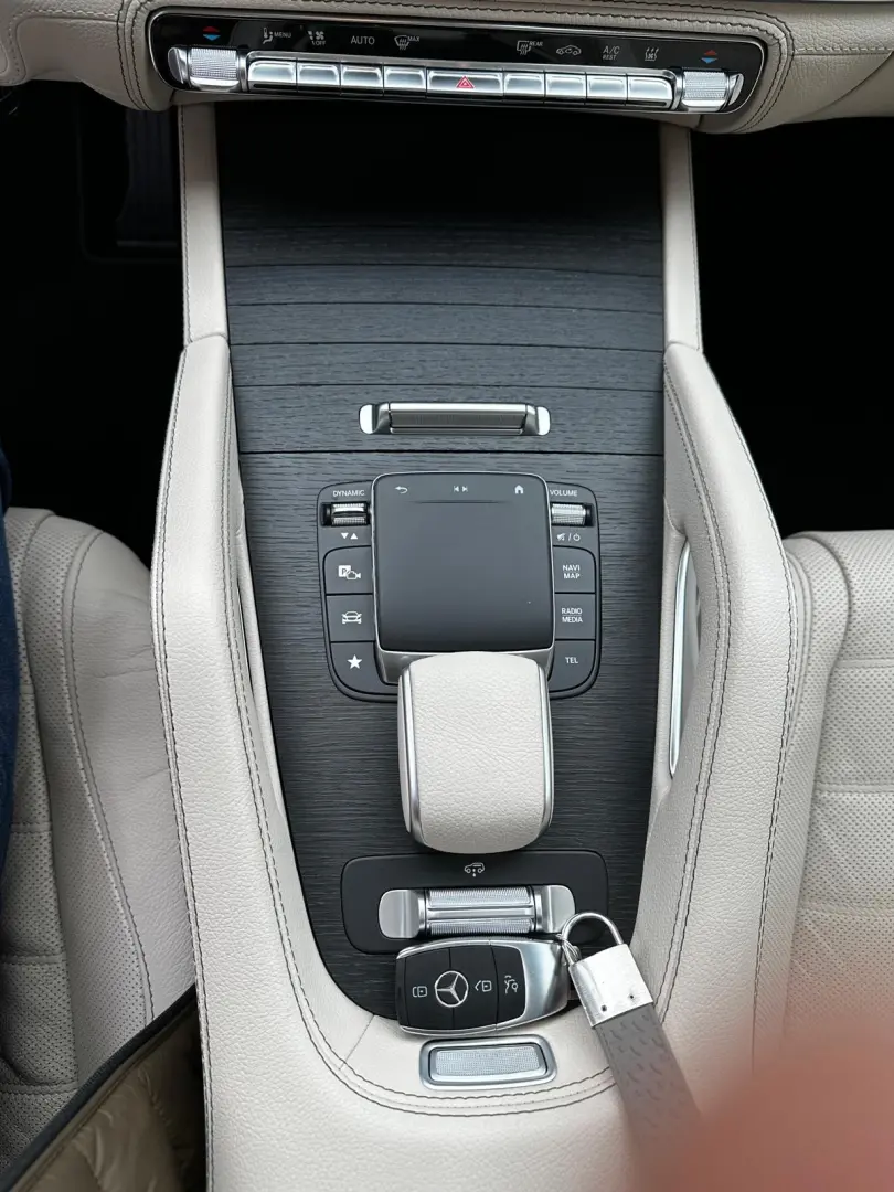 Mercedes Benz GLE 400d_Pano_Burmaister_HUD_Massage