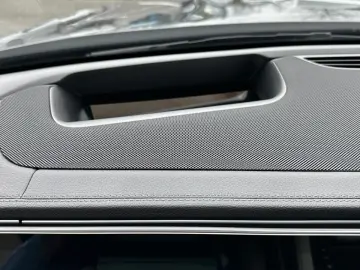 Mercedes Benz GLE 400d_Pano_Burmaister_HUD_Massage