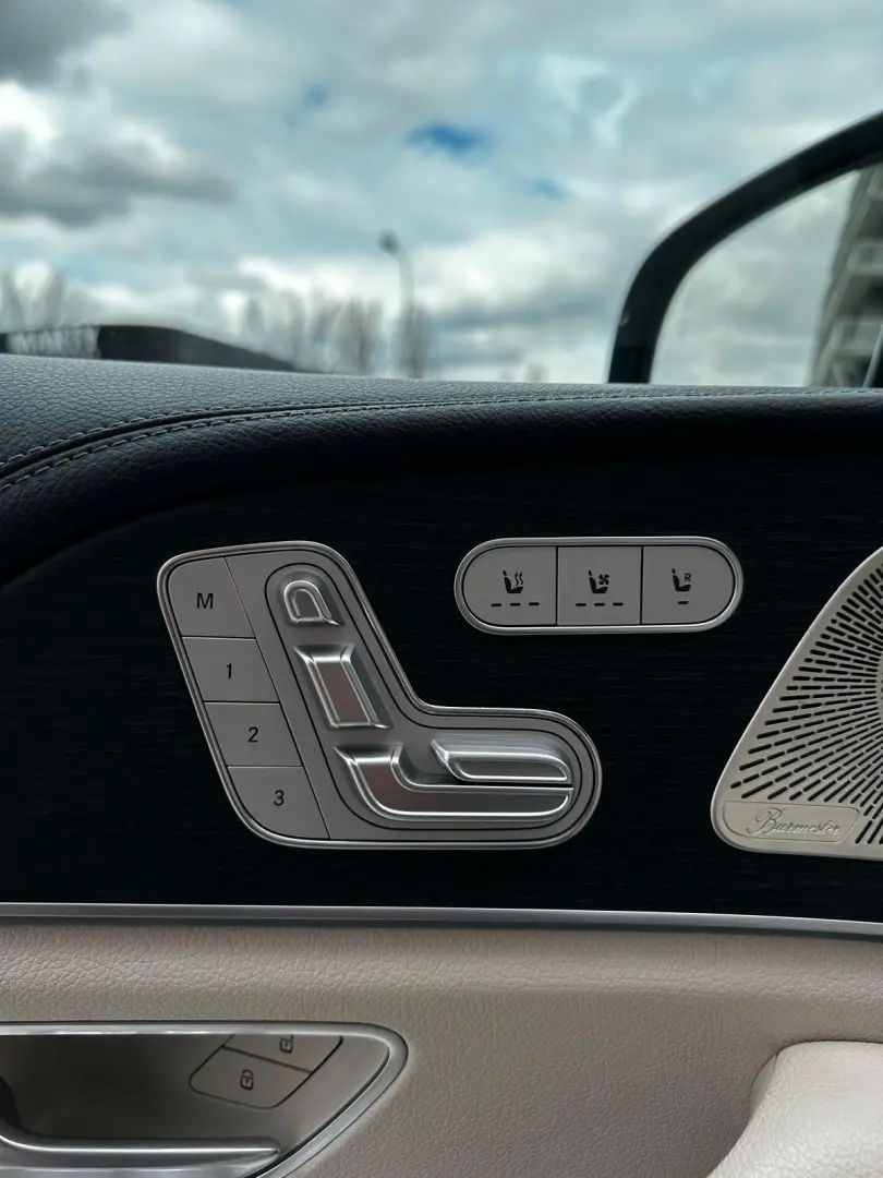 Mercedes Benz GLE 400d_Pano_Burmaister_HUD_Massage