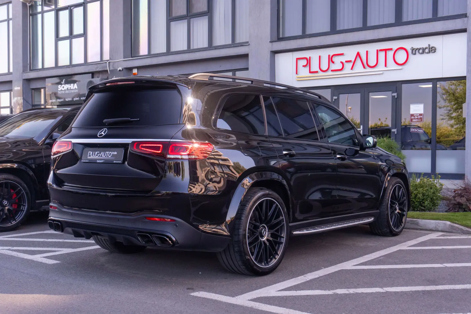 Mercedes Ben GLS 63 AMG 4Matic+_Burmaster_Pano_Warranty