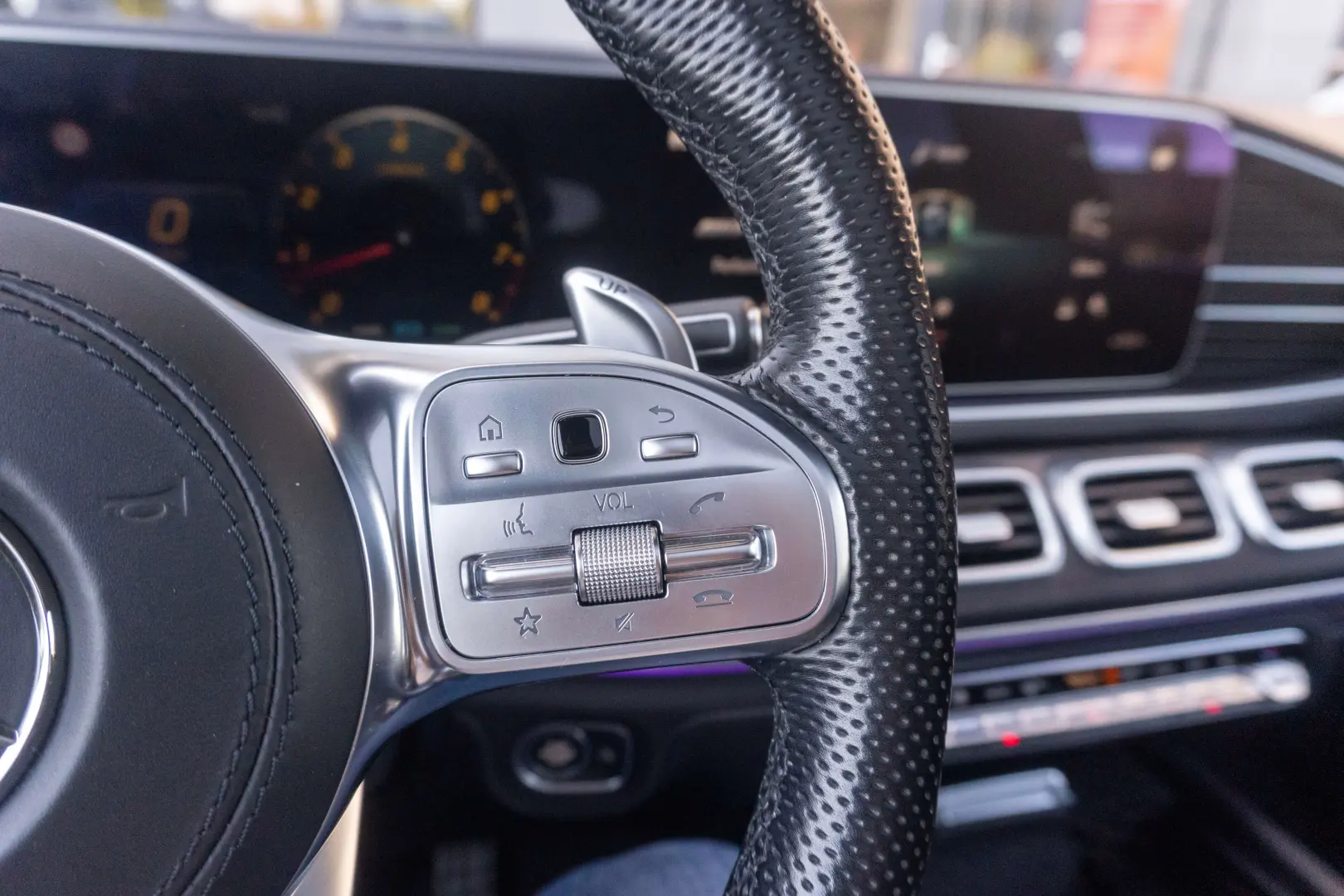 Mercedes Ben GLS 63 AMG 4Matic+_Burmaster_Pano_Warranty
