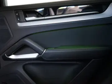 Cayenne E-Hybrid/HeadUp/HD/BOSE/PANO/Mega-Spec!