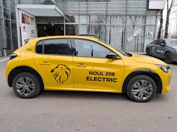 PEUGEOT E-208 Allure Pack Electric 100 KW  136 CP AT6