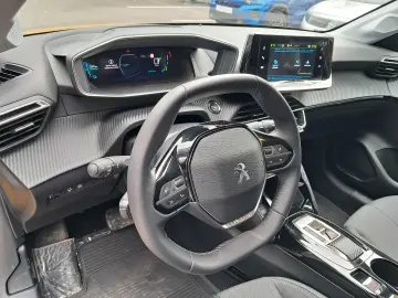 PEUGEOT E-208 Allure Pack Electric 100 KW /136 CP AT6