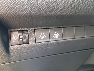 PEUGEOT E-208 Allure Pack Electric 100 KW /136 CP AT6