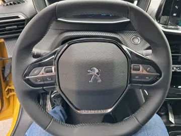 PEUGEOT E-208 Allure Pack Electric 100 KW /136 CP AT6