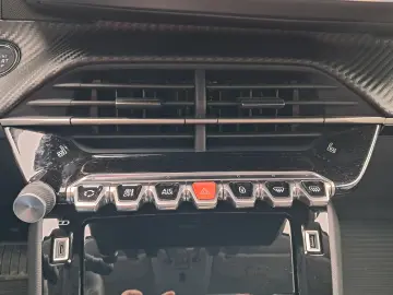 PEUGEOT E-208 Allure Pack Electric 100 KW /136 CP AT6