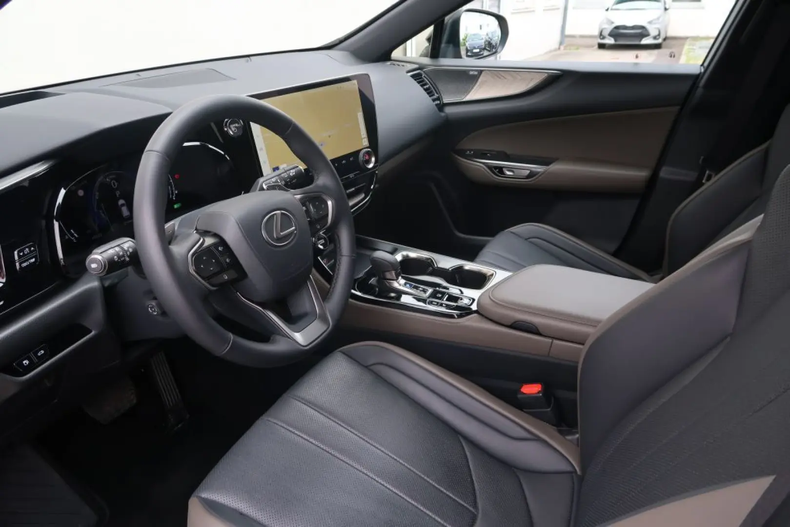 NX 350h E-FOUR Overtrail + Panoramaglasdach