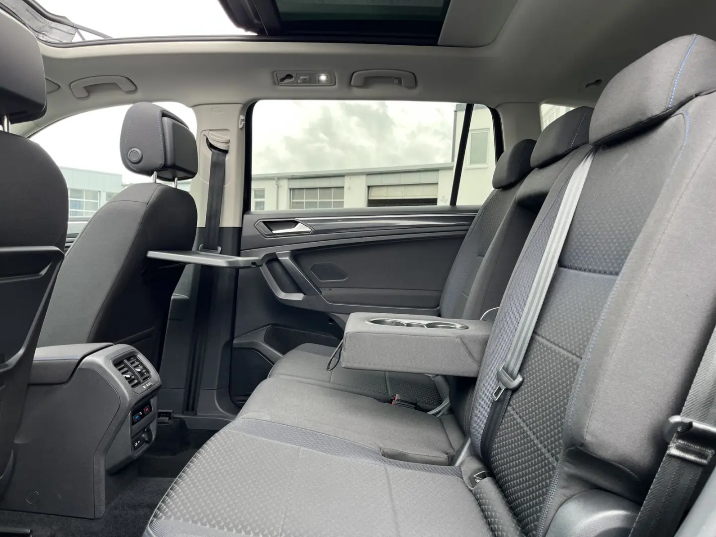 Tiguan Allspace 2.0 TDI DSG 4Motion UNITED 219€ 