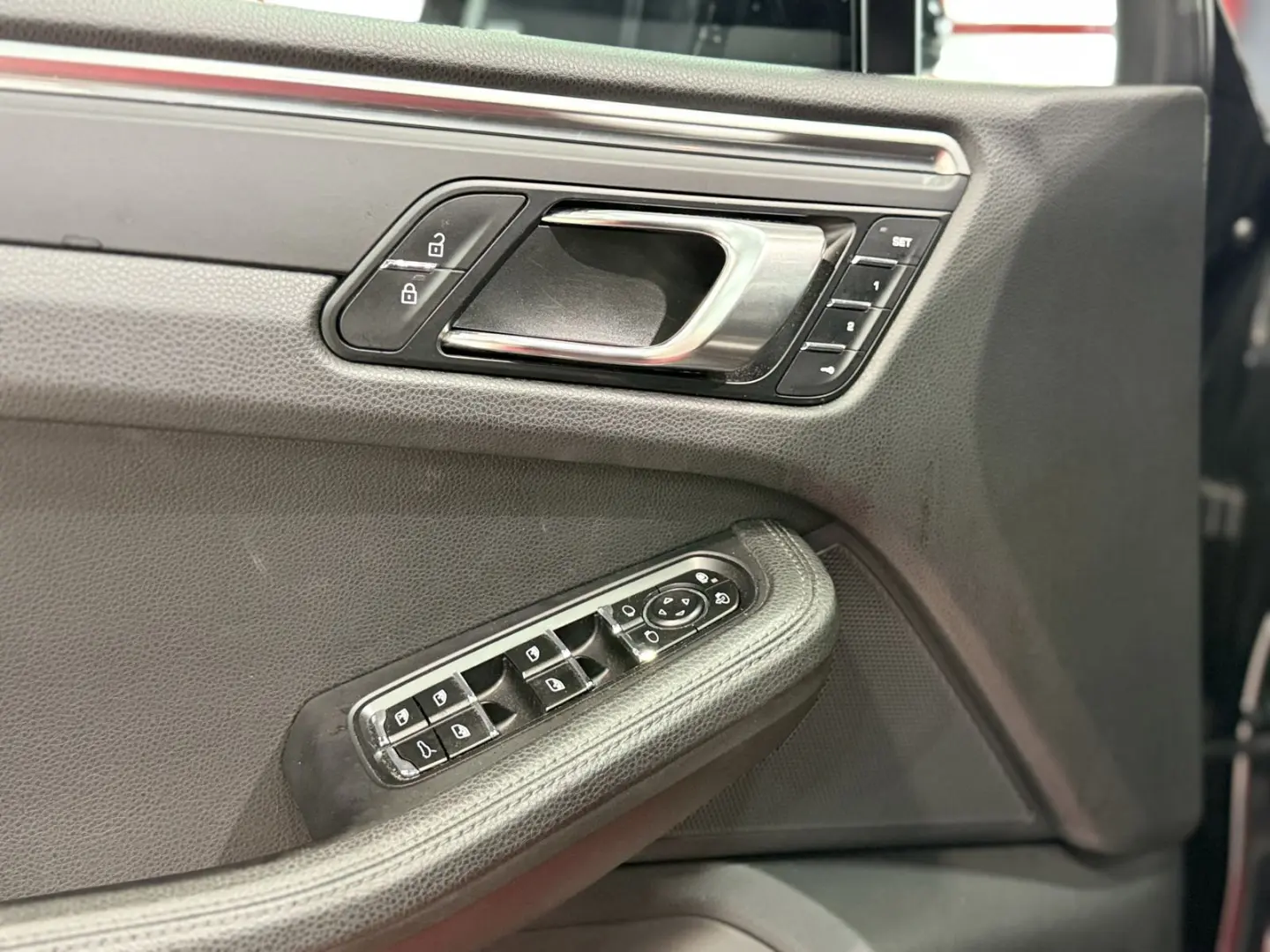 Macan NAVI+LED